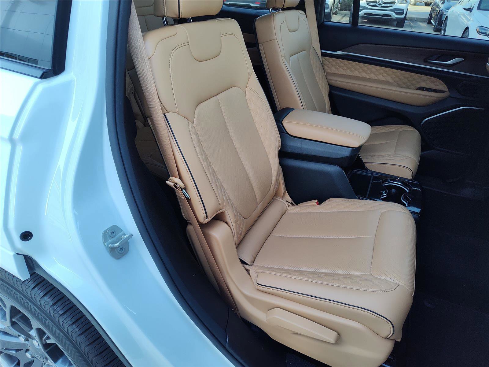 Used 2024 Jeep Grand Cherokee L Summit w/ High Altitude Package image 27