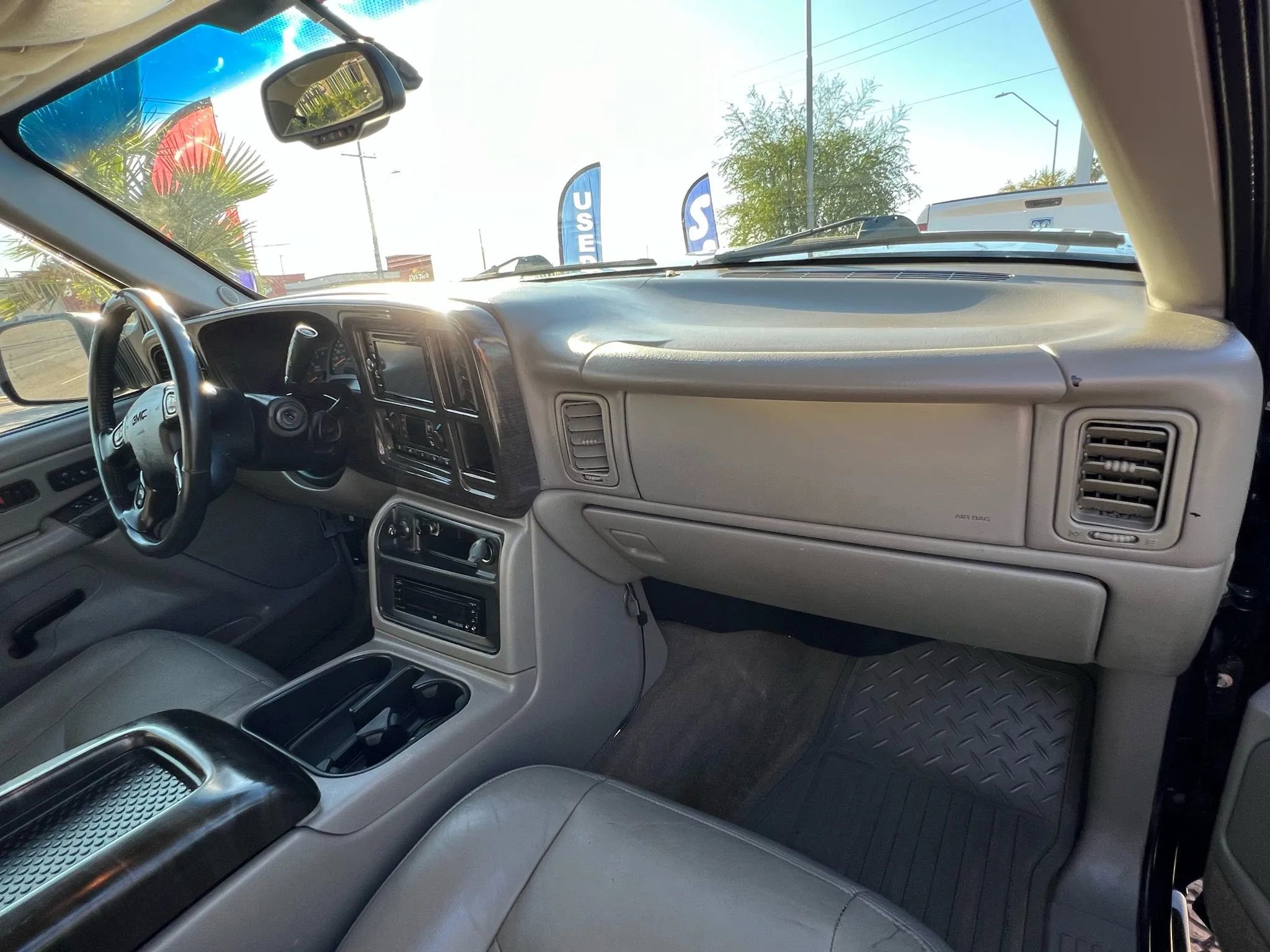 Used 2004 GMC Sierra 2500 SLT w/ Heavy-Duty Power Package AWD/4WD image 19