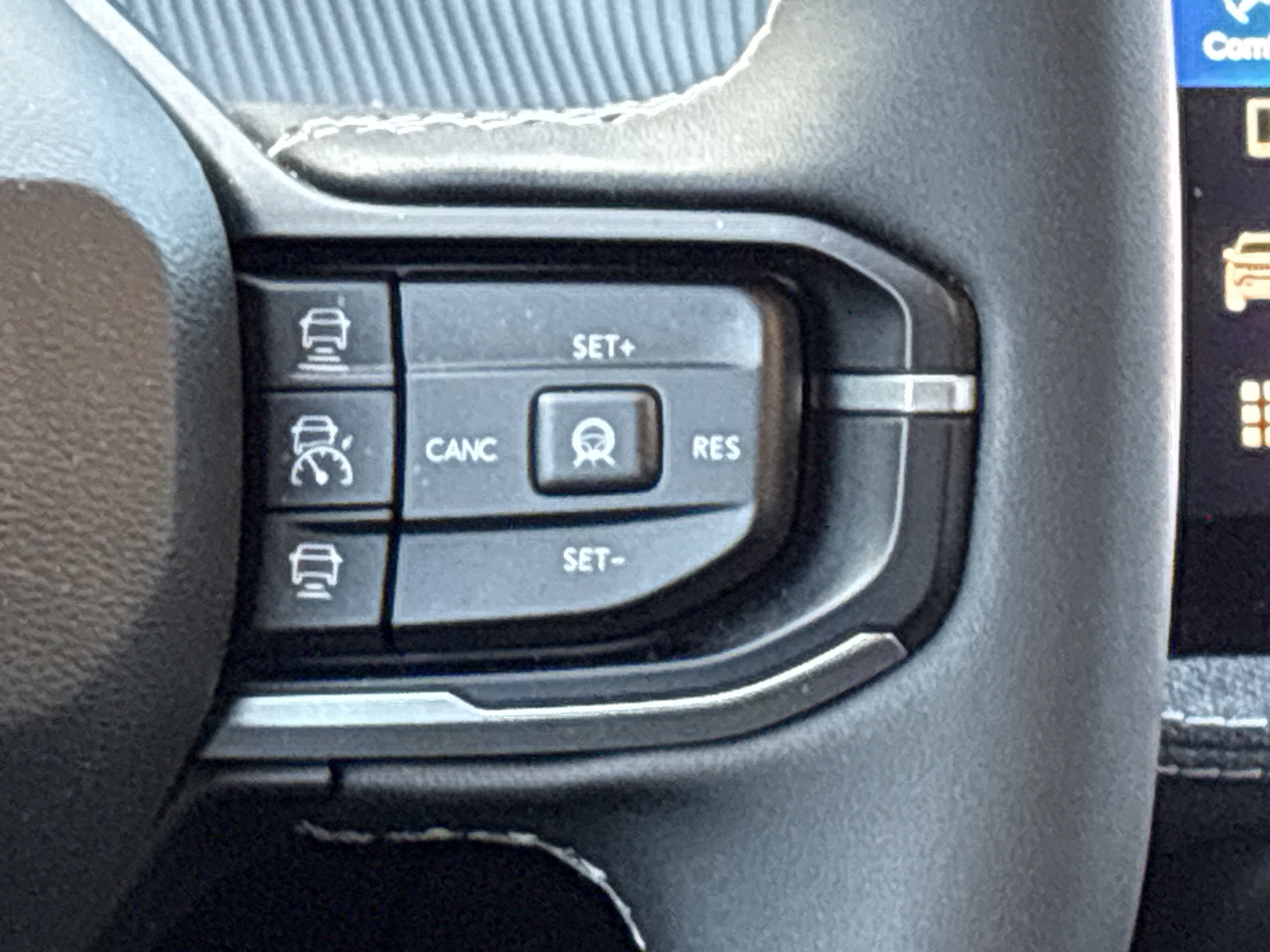 Used 2026 Jeep Cherokee Laredo AWD/4WD image 23