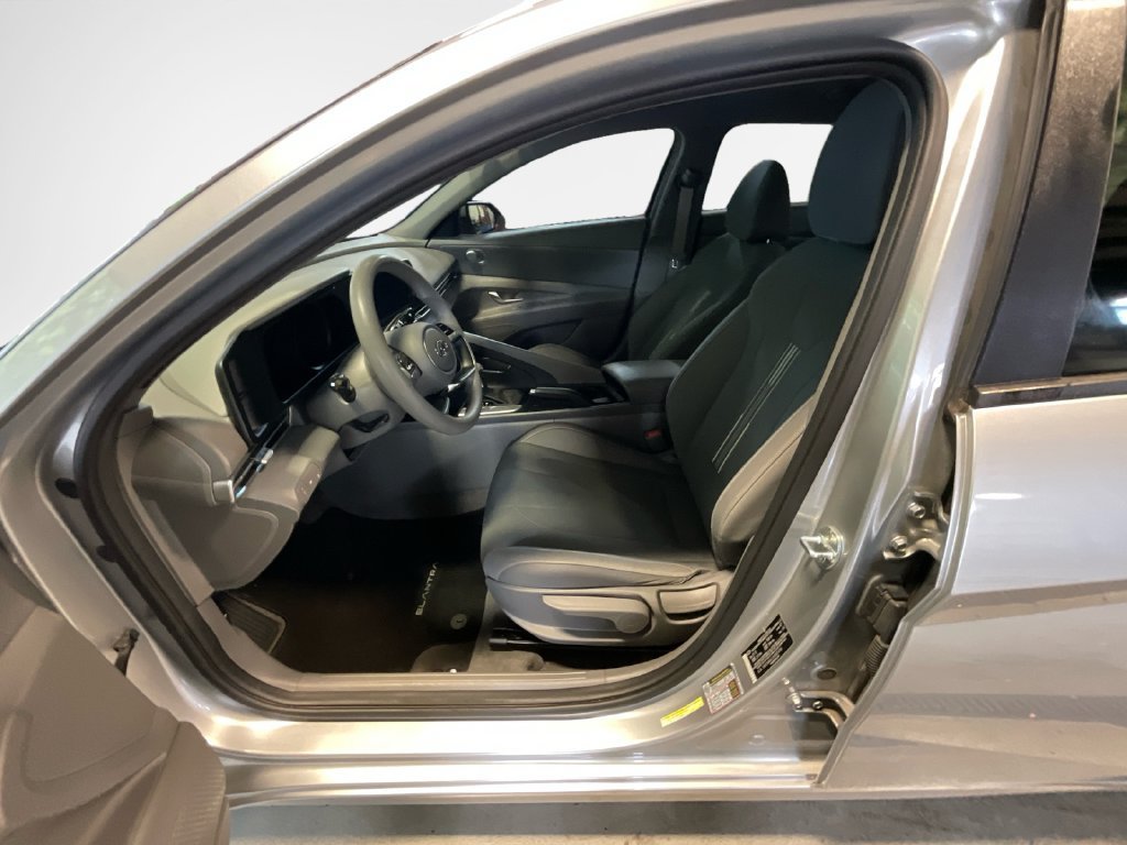 Used 2022 Hyundai Elantra SEL FWD image 12
