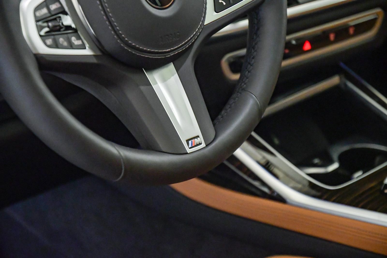 Used 2026 BMW X7 xDrive40i w/ M Sport Package image 19