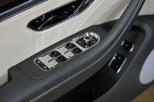 Used 2024 Bentley Flying Spur V8 image 26