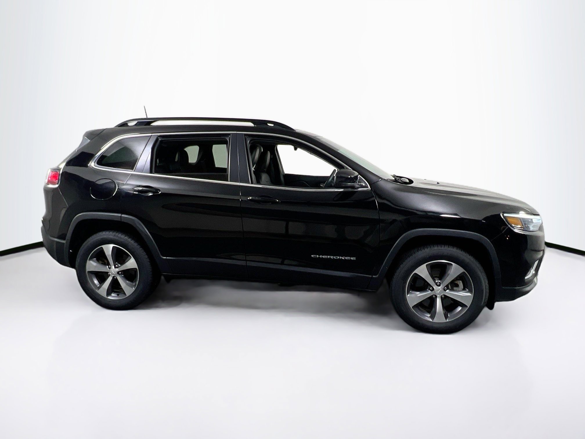 Used 2022 Jeep Cherokee Limited image 4
