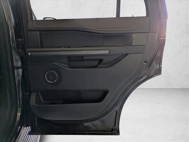Used 2023 Ford Expedition XLT image 30