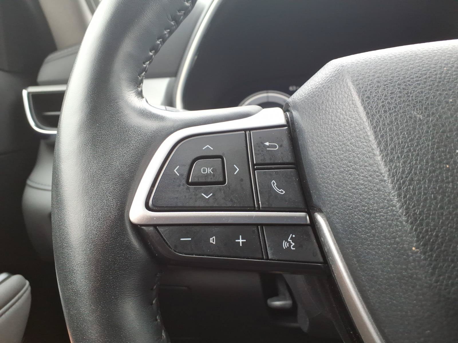 Used 2023 Toyota Highlander Platinum AWD/4WD image 34
