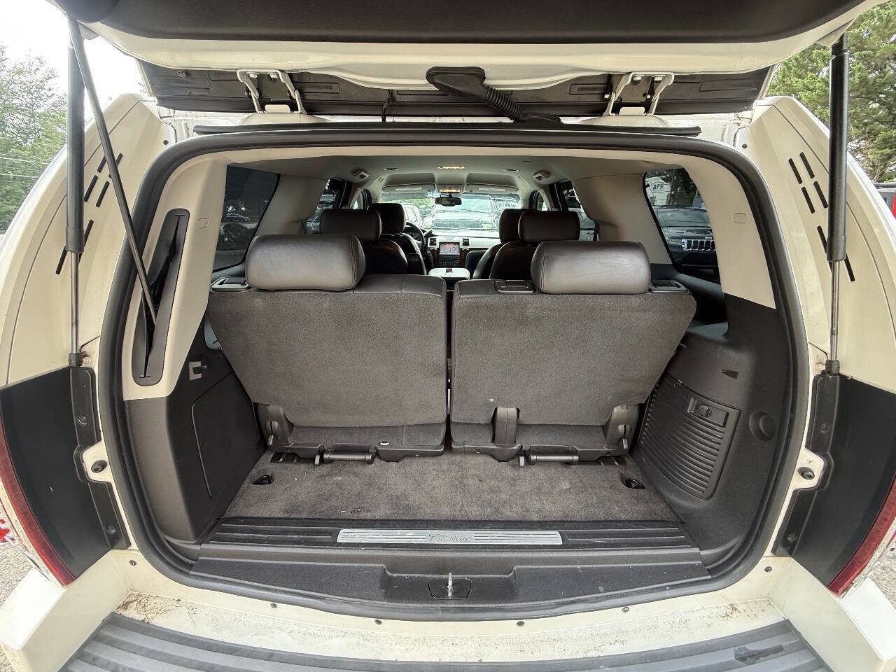 Used 2010 Cadillac Escalade 2WD image 22