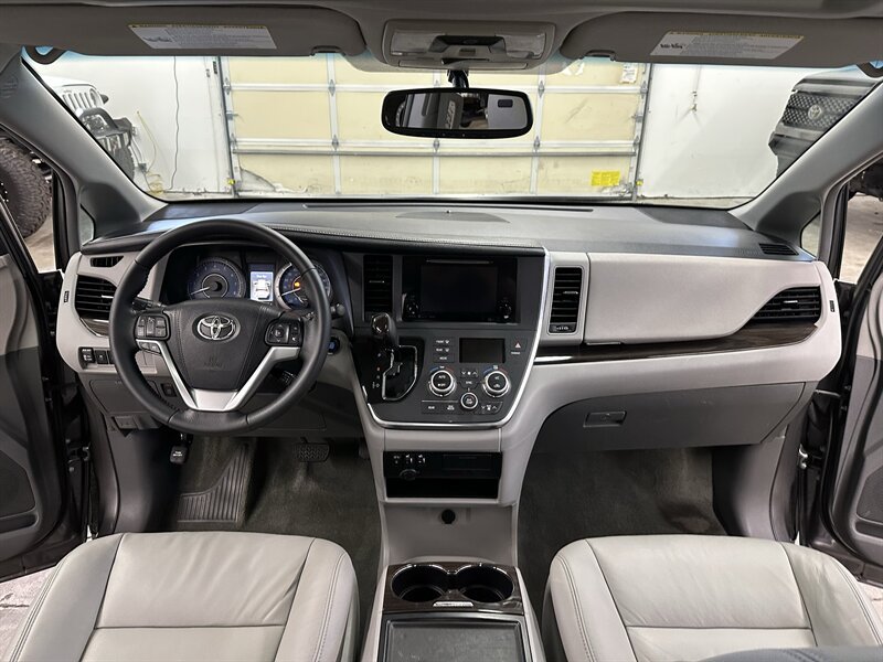 Used 2017 Toyota Sienna XLE w/ XLE Navigation Package AWD/4WD image 19