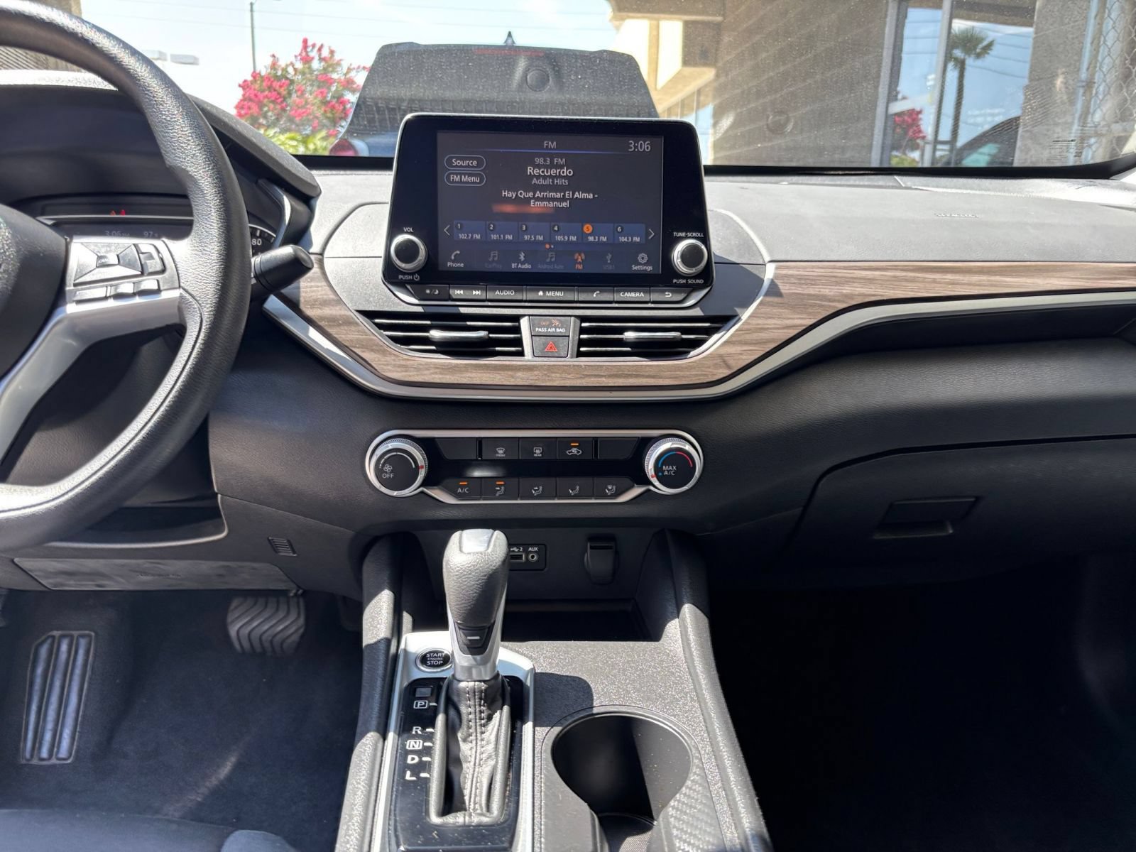 Used 2025 Nissan Altima 2.5 SV FWD image 16