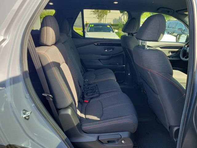 Certified 2025 Honda Pilot Sport image 9