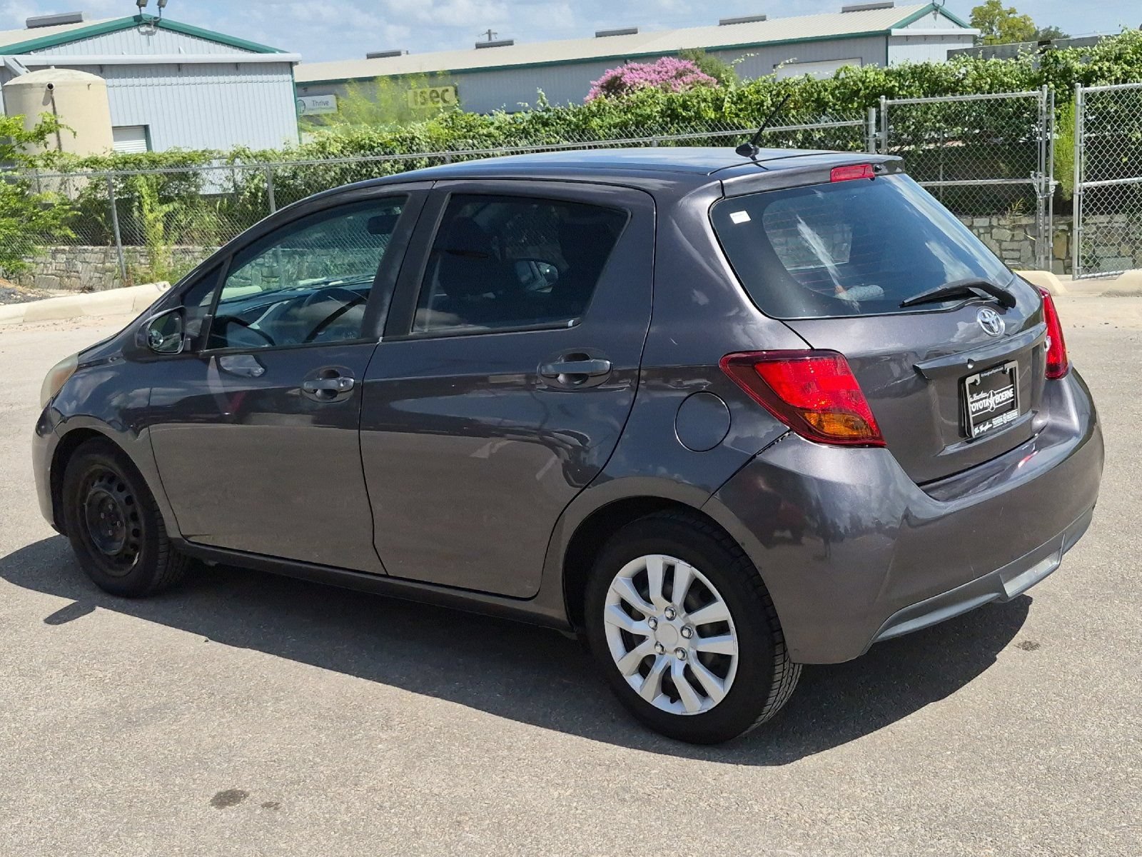 Used 2015 Toyota Yaris L FWD image 3