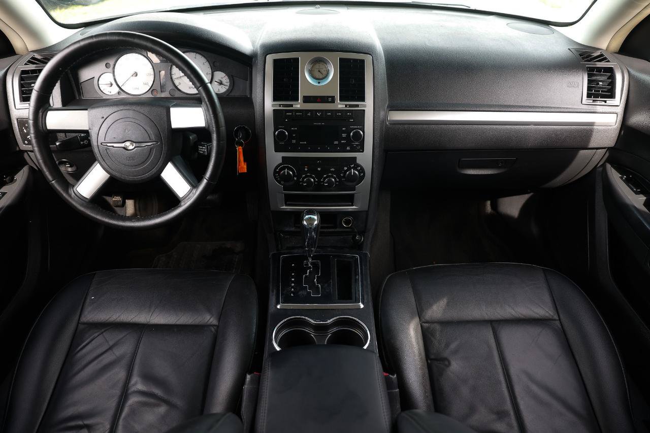 Used 2010 Chrysler 300 Touring RWD image 2