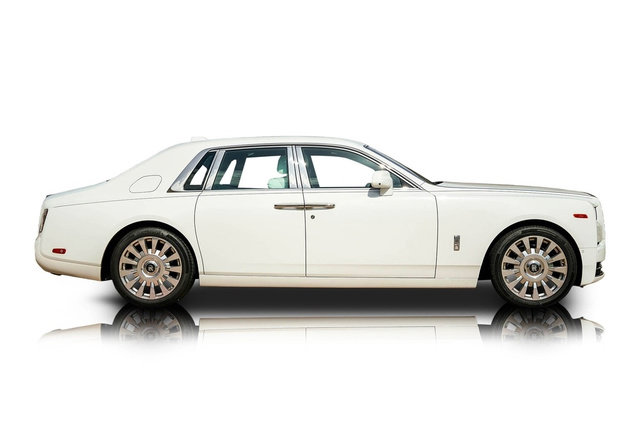 Used 2020 Rolls-Royce Phantom Sedan RWD image 2