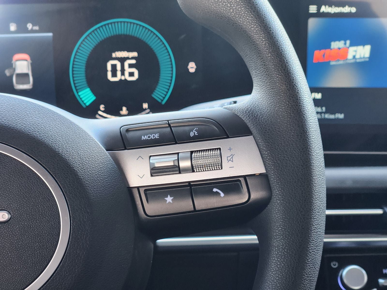 Used 2025 Hyundai Santa Cruz SE AWD/4WD image 38