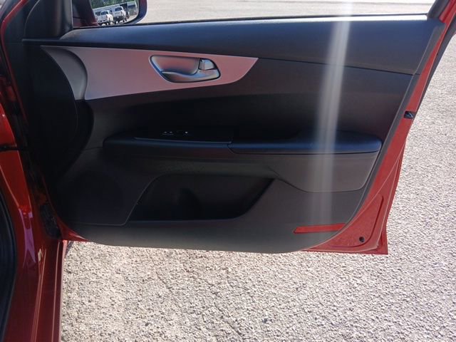 Used 2022 Kia Forte LXS FWD image 23