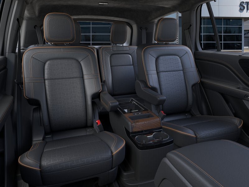 Used 2025 Lincoln Aviator Black Label w/ Jet Appearance Package AWD/4WD image 11