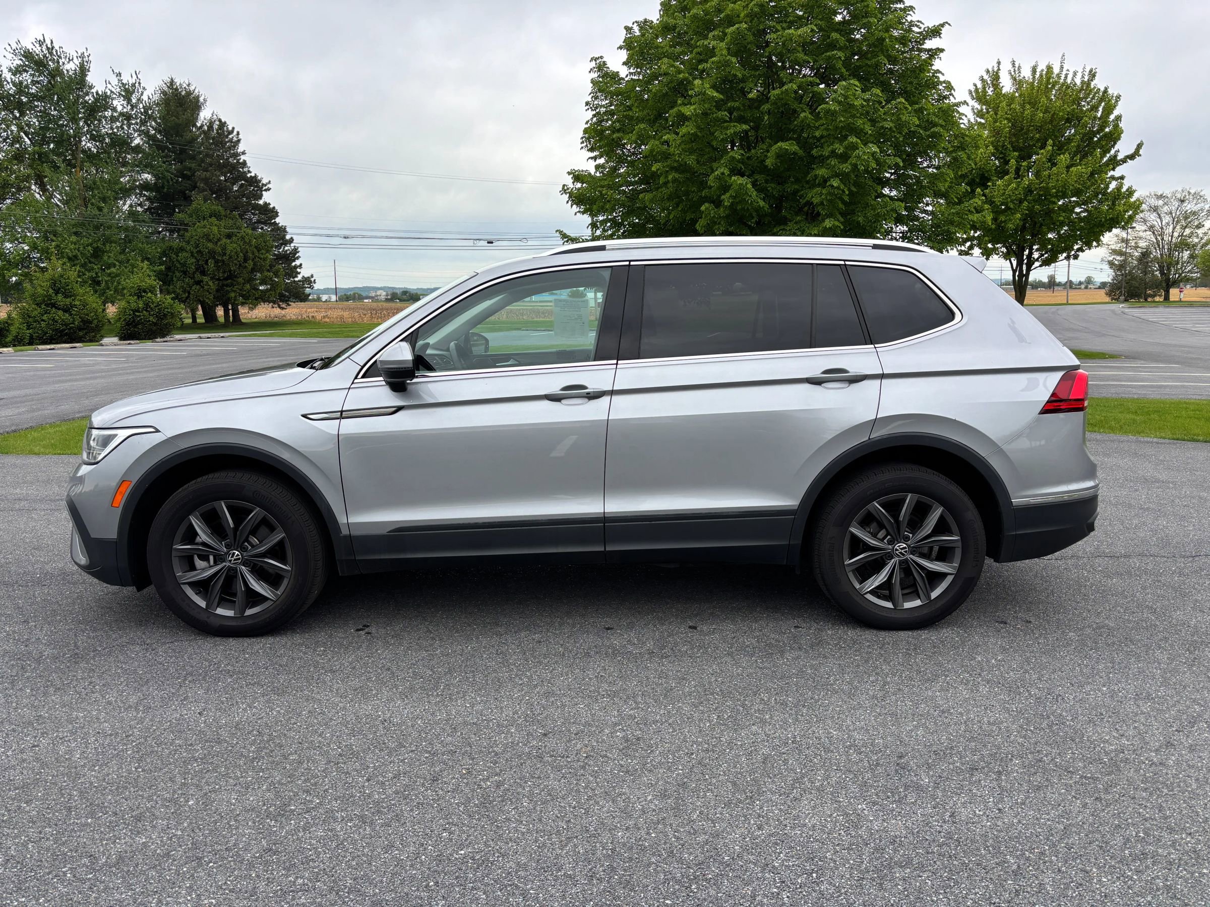 Used 2022 Volkswagen Tiguan SE AWD/4WD image 11