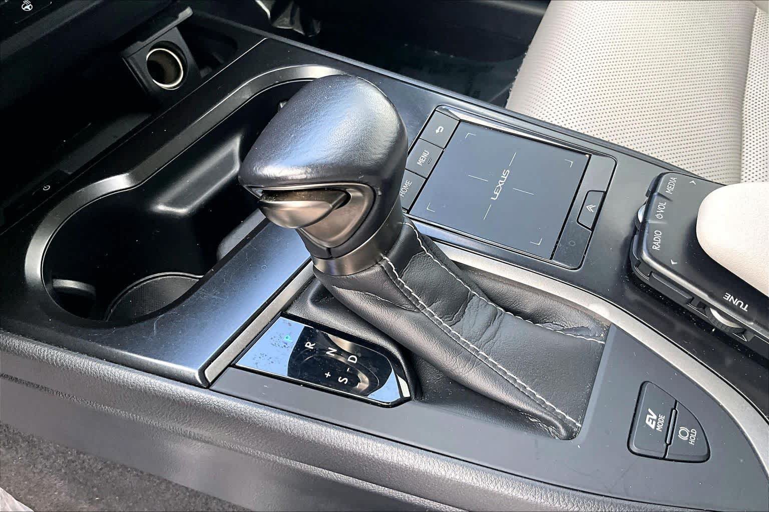 Used 2020 Lexus UX 250h w/ Premium Package AWD/4WD image 17