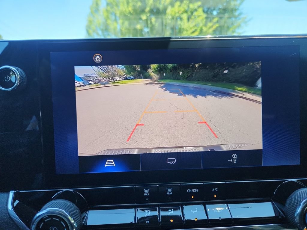 Used 2023 Chevrolet Colorado Trail Boss w/ Advanced Trailering Package AWD/4WD image 15
