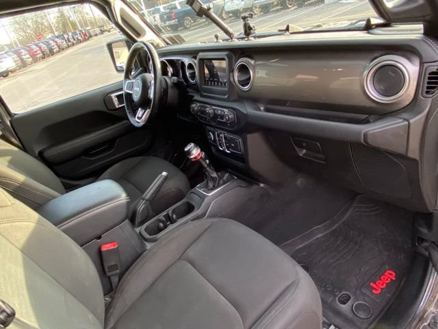 Used 2020 Jeep Wrangler Unlimited Sahara w/ Cold Weather Group AWD/4WD image 23