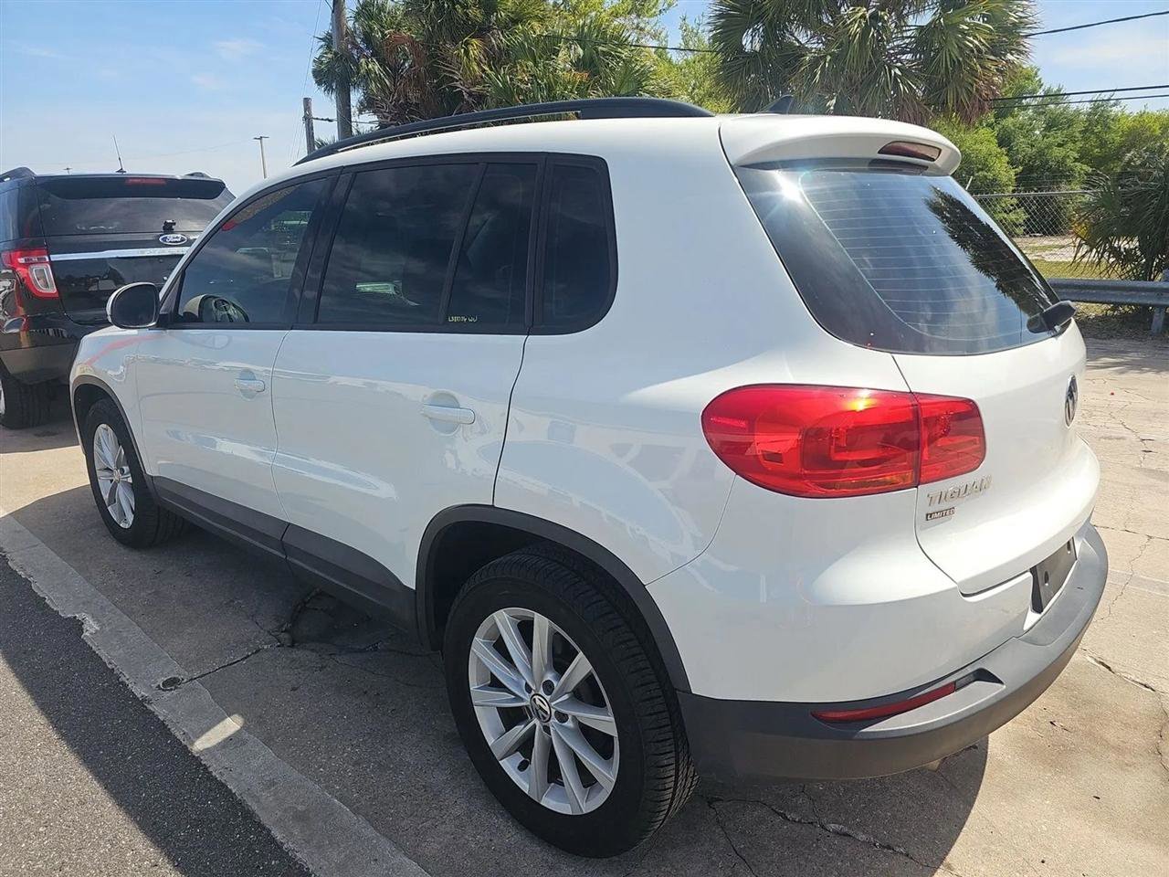 Used 2017 Volkswagen Tiguan Limited w/ Premium Package image 6