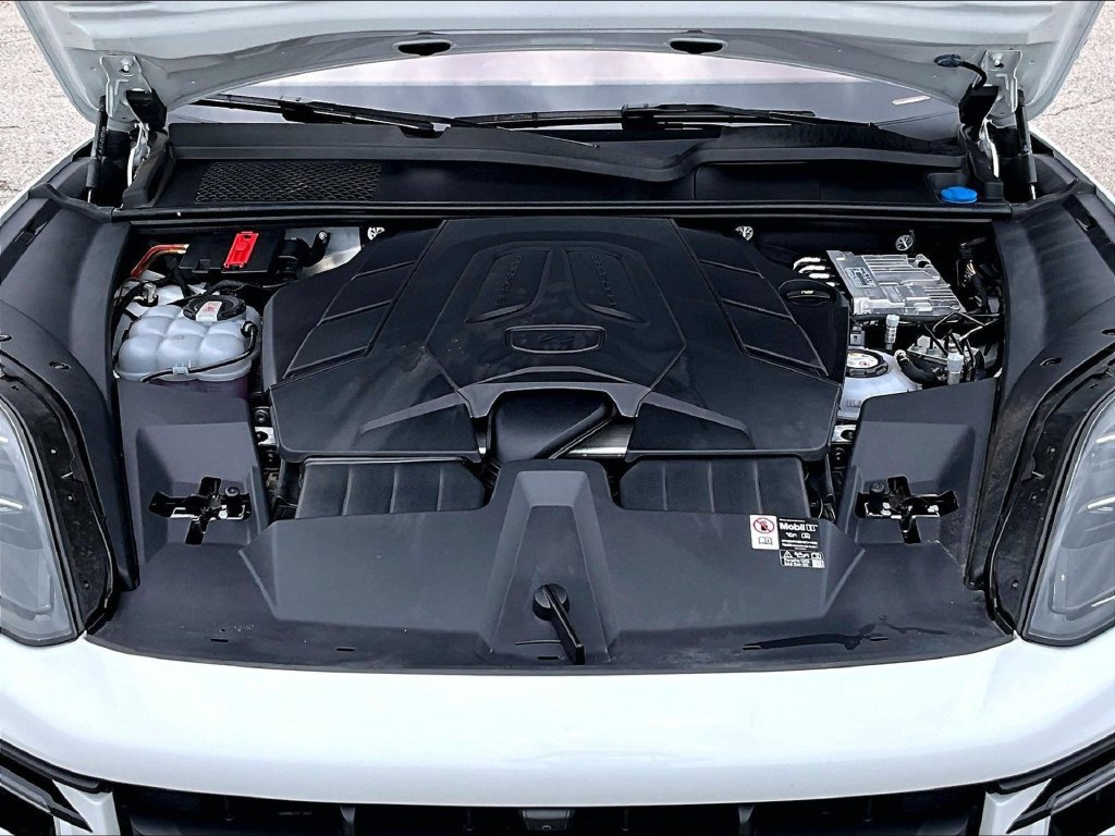 Certified 2025 Porsche Cayenne S AWD/4WD image 23