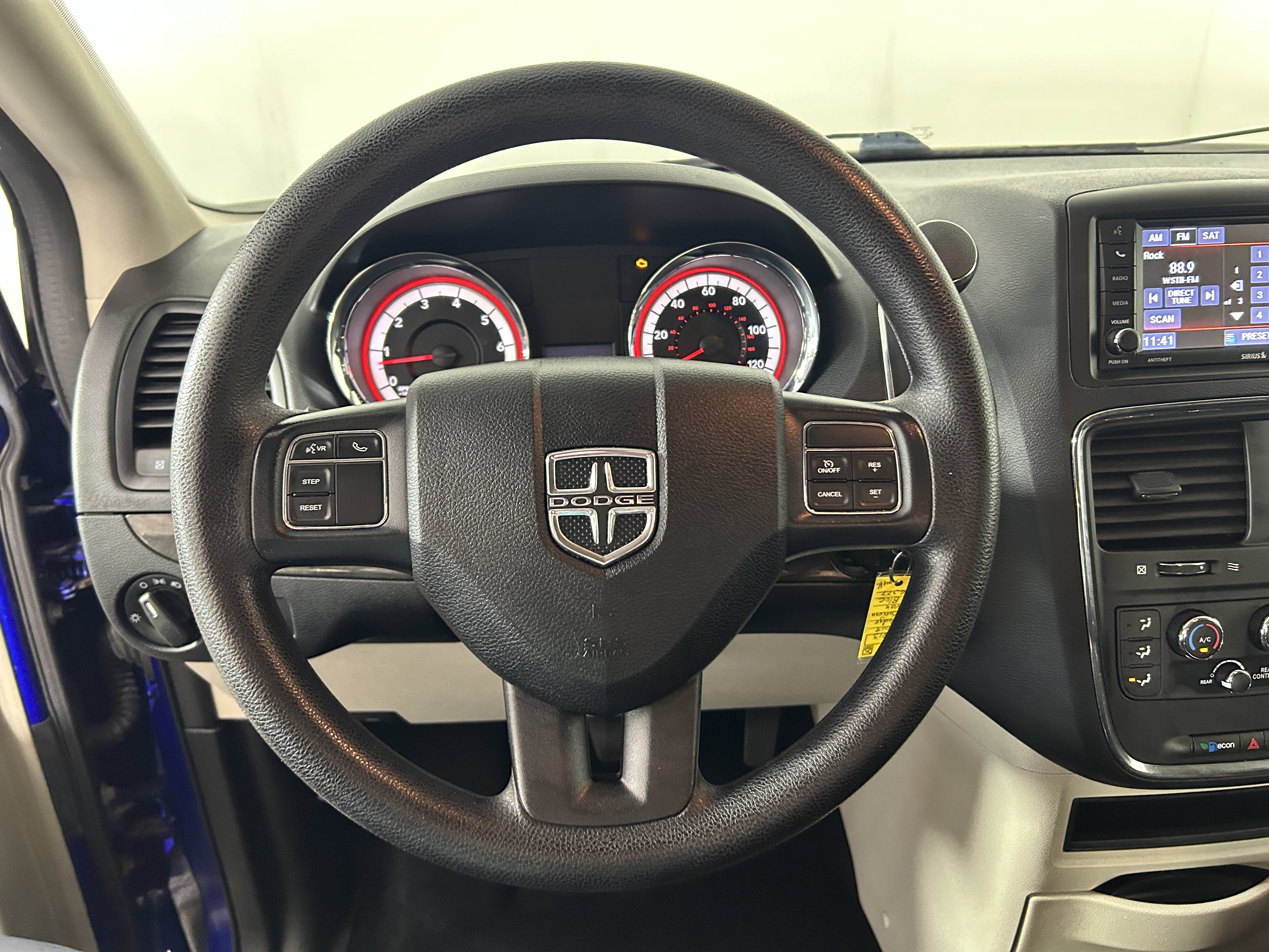 Used 2019 Dodge Grand Caravan SE w/ UConnect Hands-Free Group FWD image 13