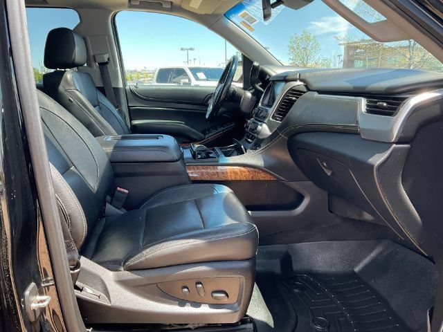 Used 2018 Chevrolet Suburban Premier AWD/4WD image 18