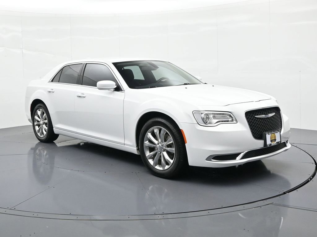 Used 2022 Chrysler 300 Touring AWD/4WD image 4