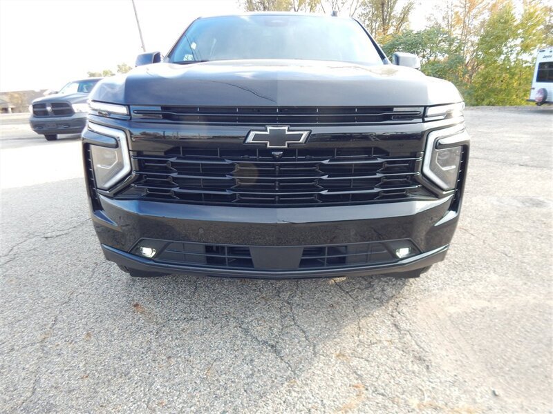 Used 2026 Chevrolet Suburban RST w/ RST Capability Package AWD/4WD image 5