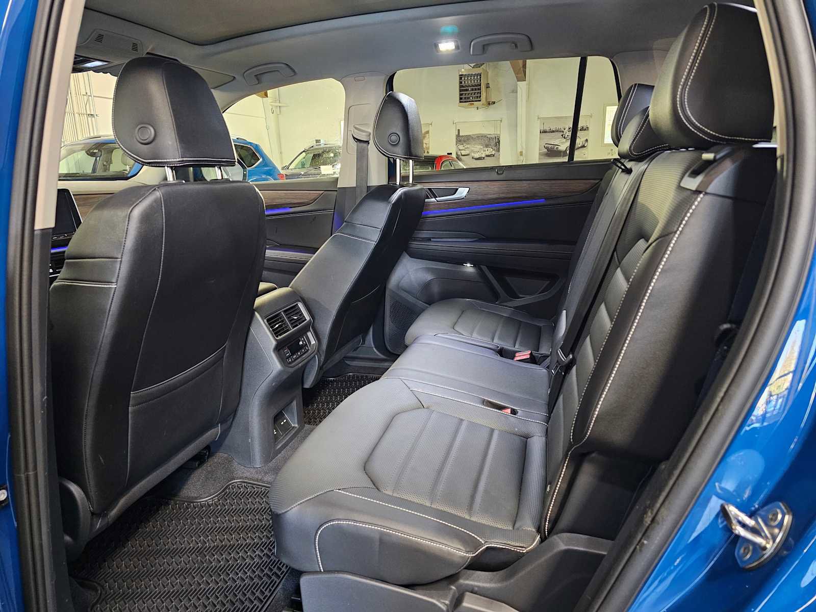 Used 2025 Volkswagen Atlas SEL image 17