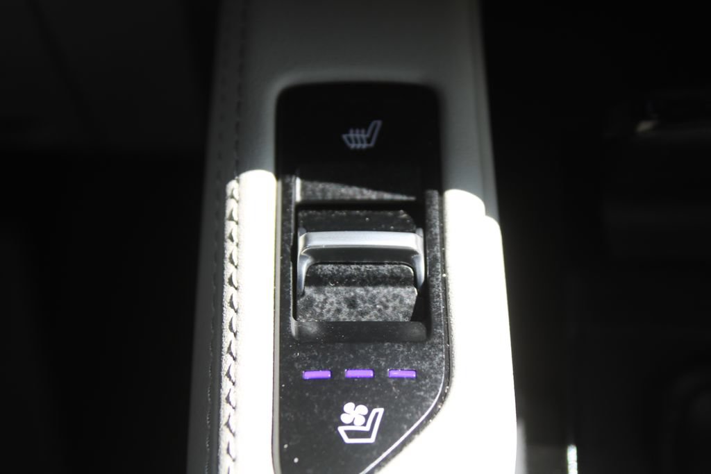 Certified 2024 Kia Telluride EX w/ EX Captain's Chair Package FWD image 42