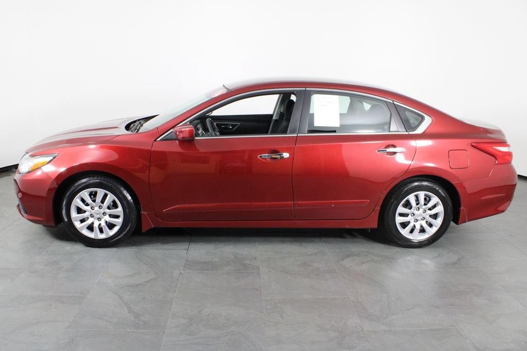 Used 2016 Nissan Altima 2.5 S w/ Power Driver Seat Package FWD image 13