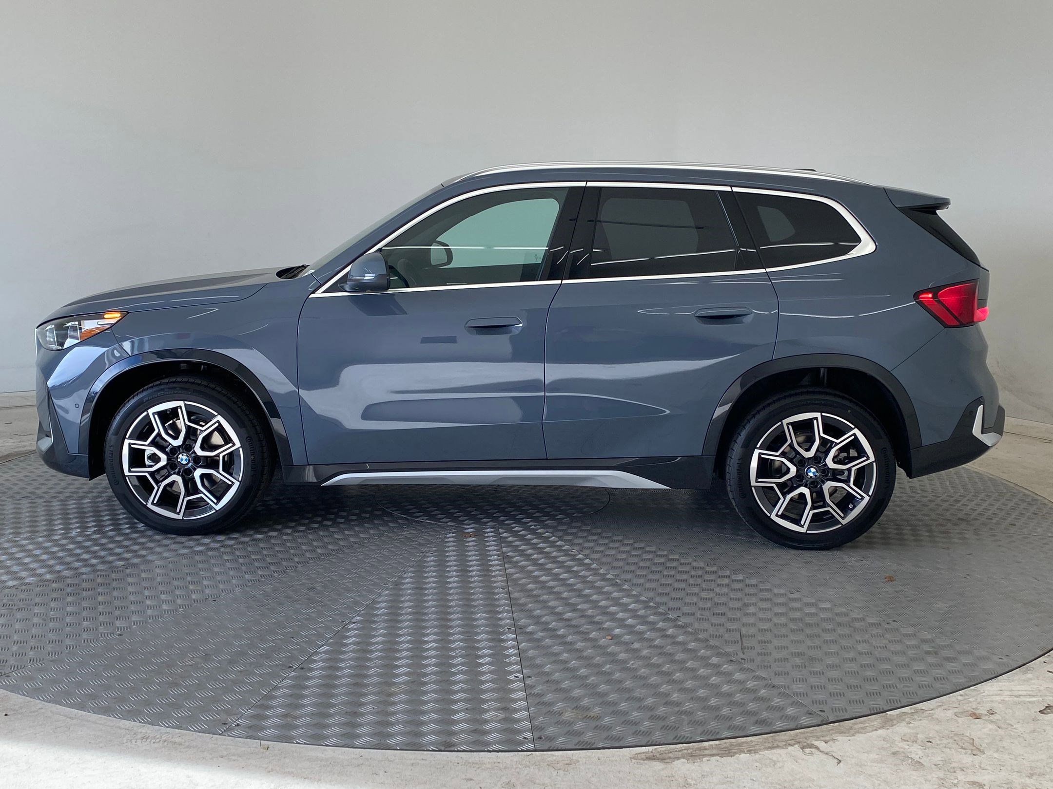 New 2026 BMW X1 xDrive28i w/ Convenience Package AWD/4WD image 2
