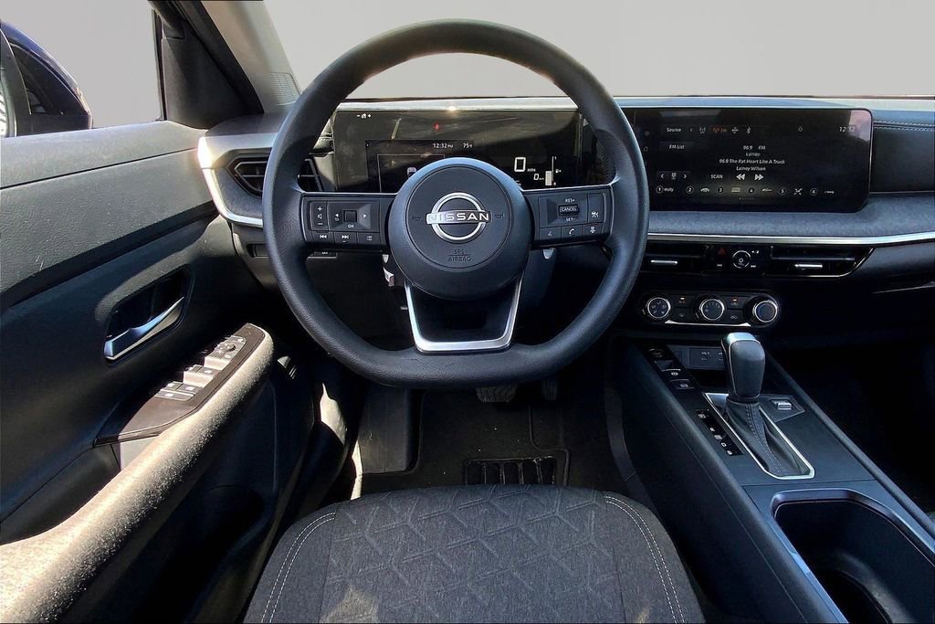 Used 2025 Nissan Kicks SV image 8