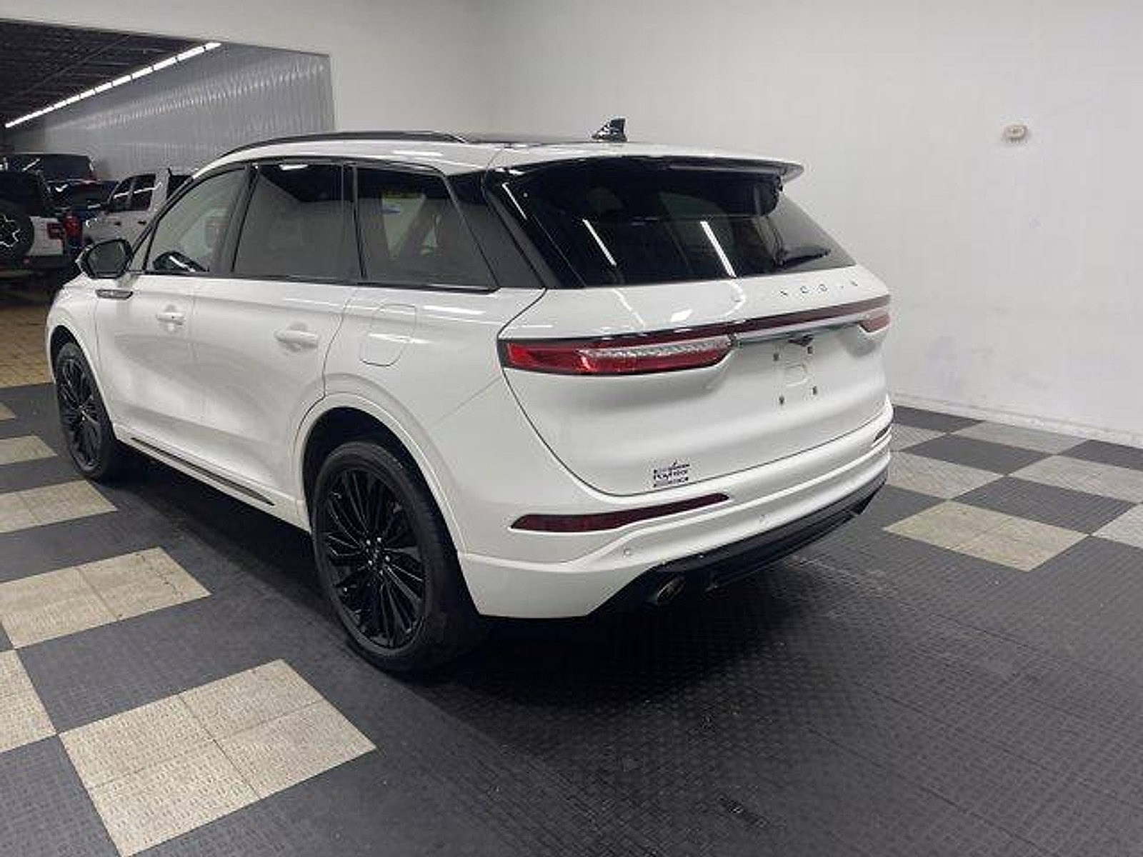 Used 2023 Lincoln Corsair Reserve w/ Equipment Group 201A AWD/4WD image 2