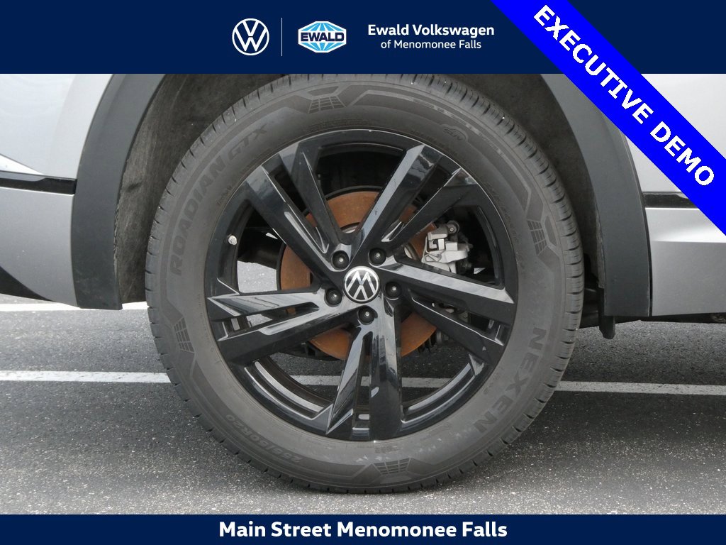 New 2025 Volkswagen Atlas Cross Sport SEL R-Line image 24