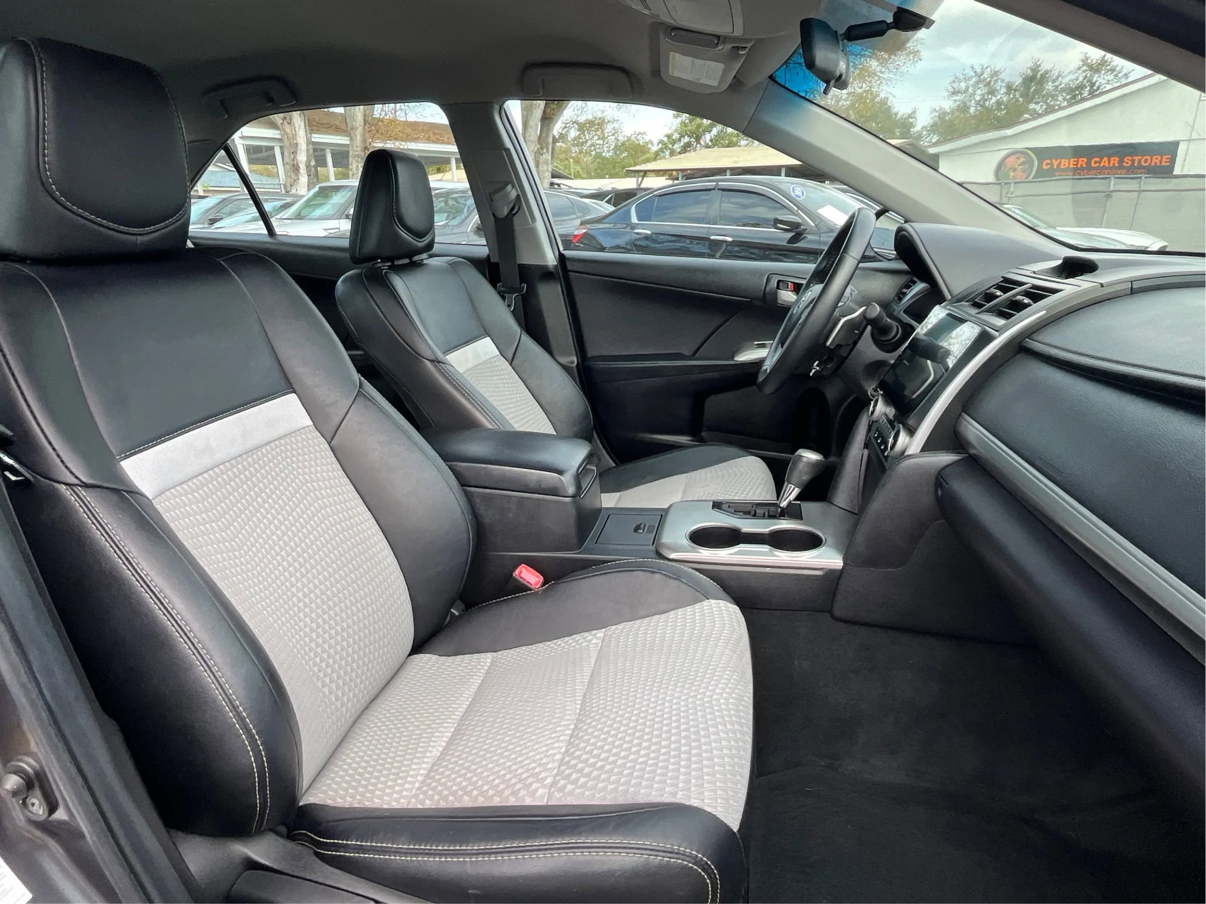 Used 2014 Toyota Camry SE image 21