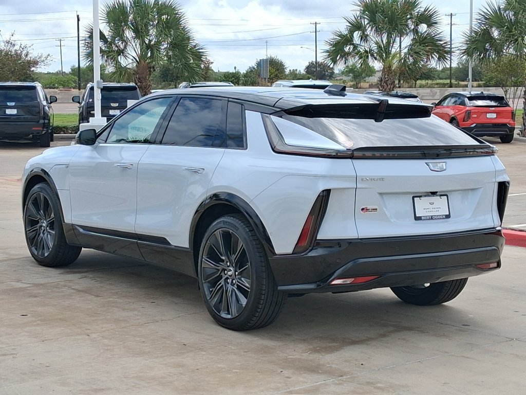 New 2027 Cadillac Lyriq Signature Sport RWD image 4