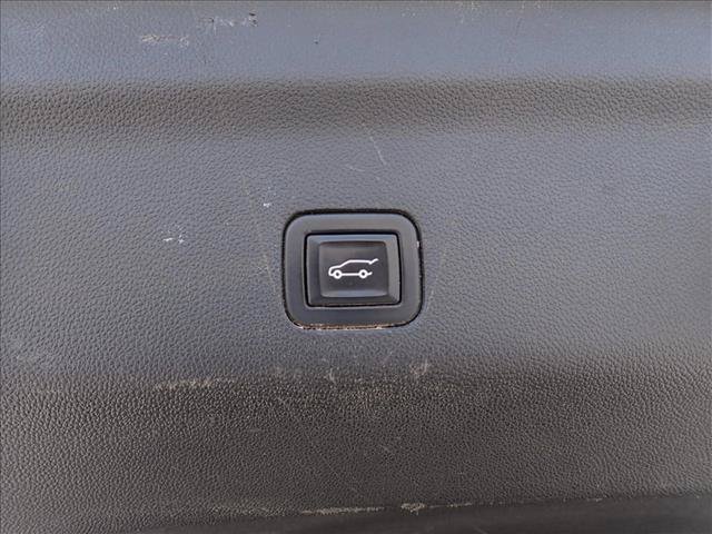 Used 2023 GMC Yukon XL SLT w/ SLT Luxury Package AWD/4WD image 10