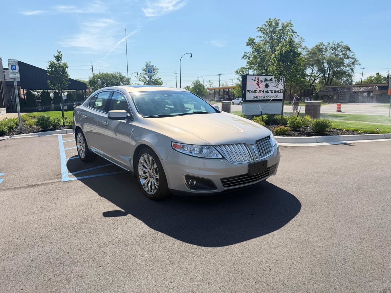 Used 2009 Lincoln MKS AWD image 3