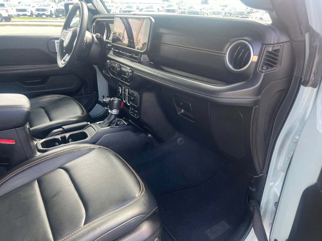 Used 2024 Jeep Wrangler Unlimited Sahara w/ Technology Group AWD/4WD image 43
