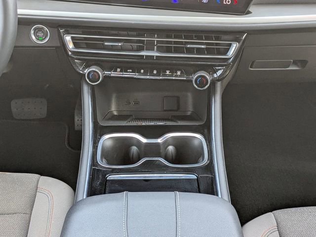 Used 2024 Chevrolet Traverse LT FWD image 18