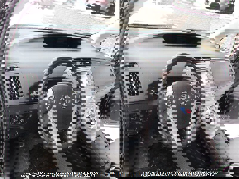 Used 2015 Toyota Prius Five FWD image 9