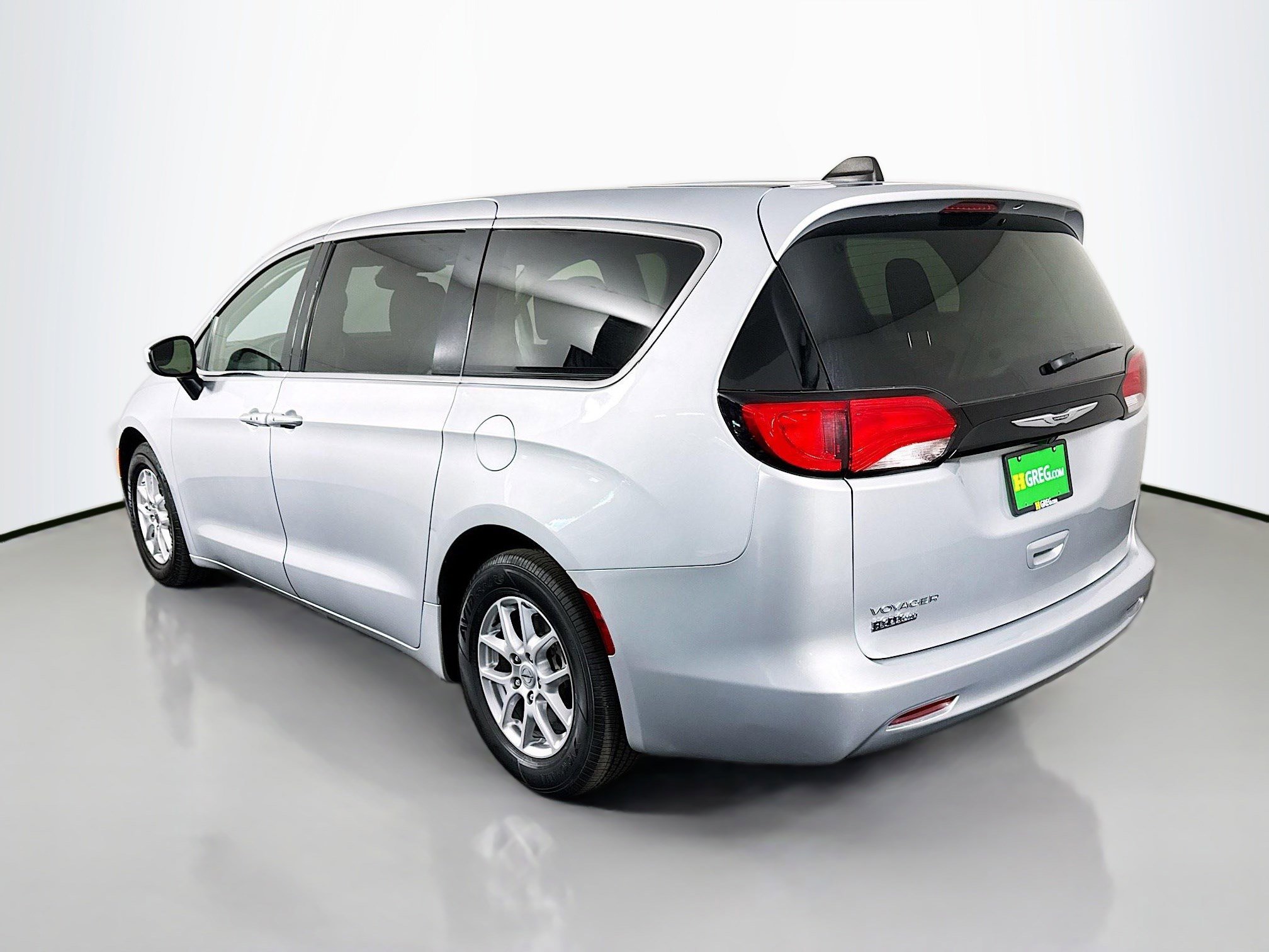 Used 2023 Chrysler Voyager LX FWD image 7