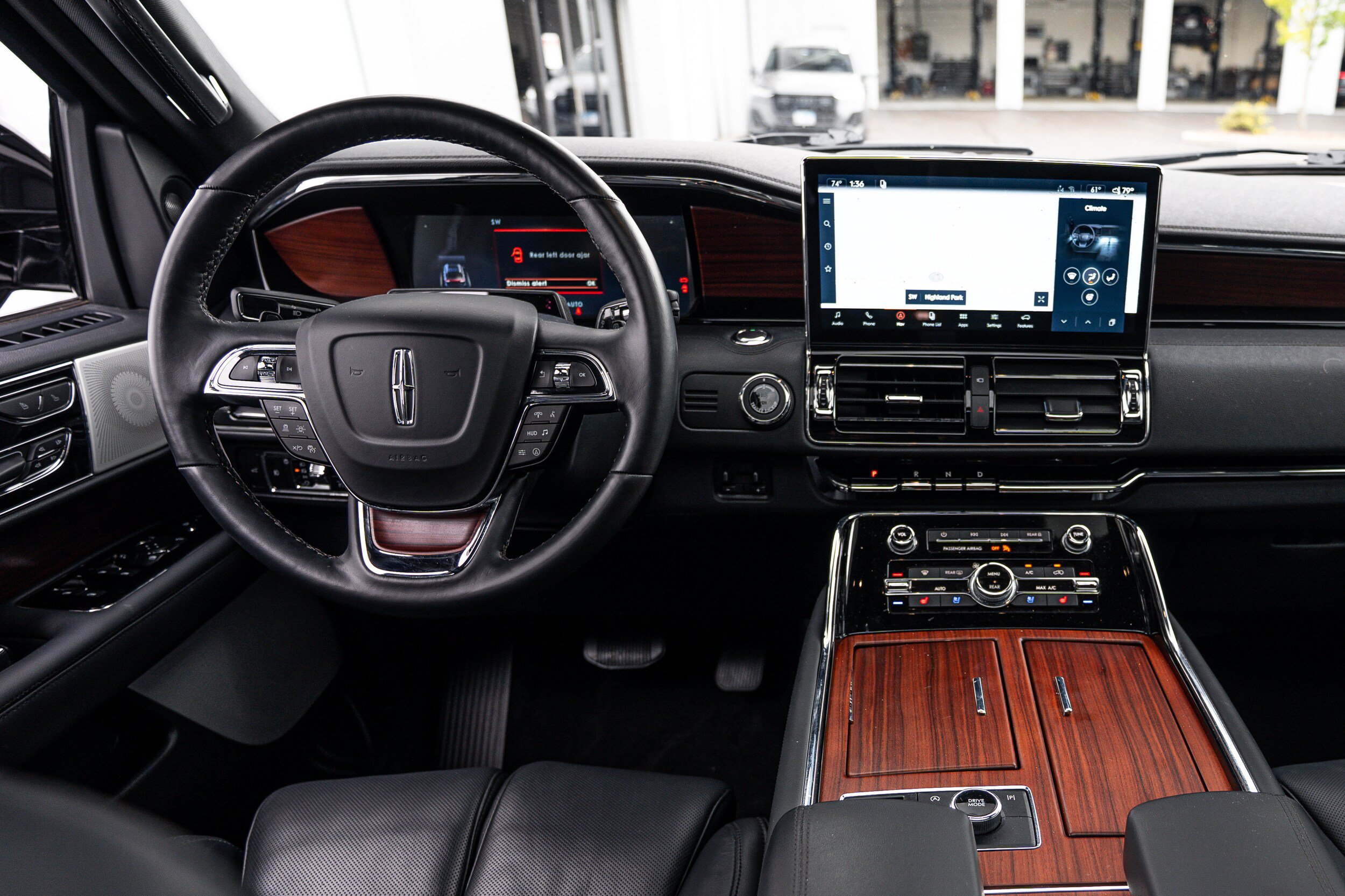 Used 2023 Lincoln Navigator Reserve AWD/4WD image 8