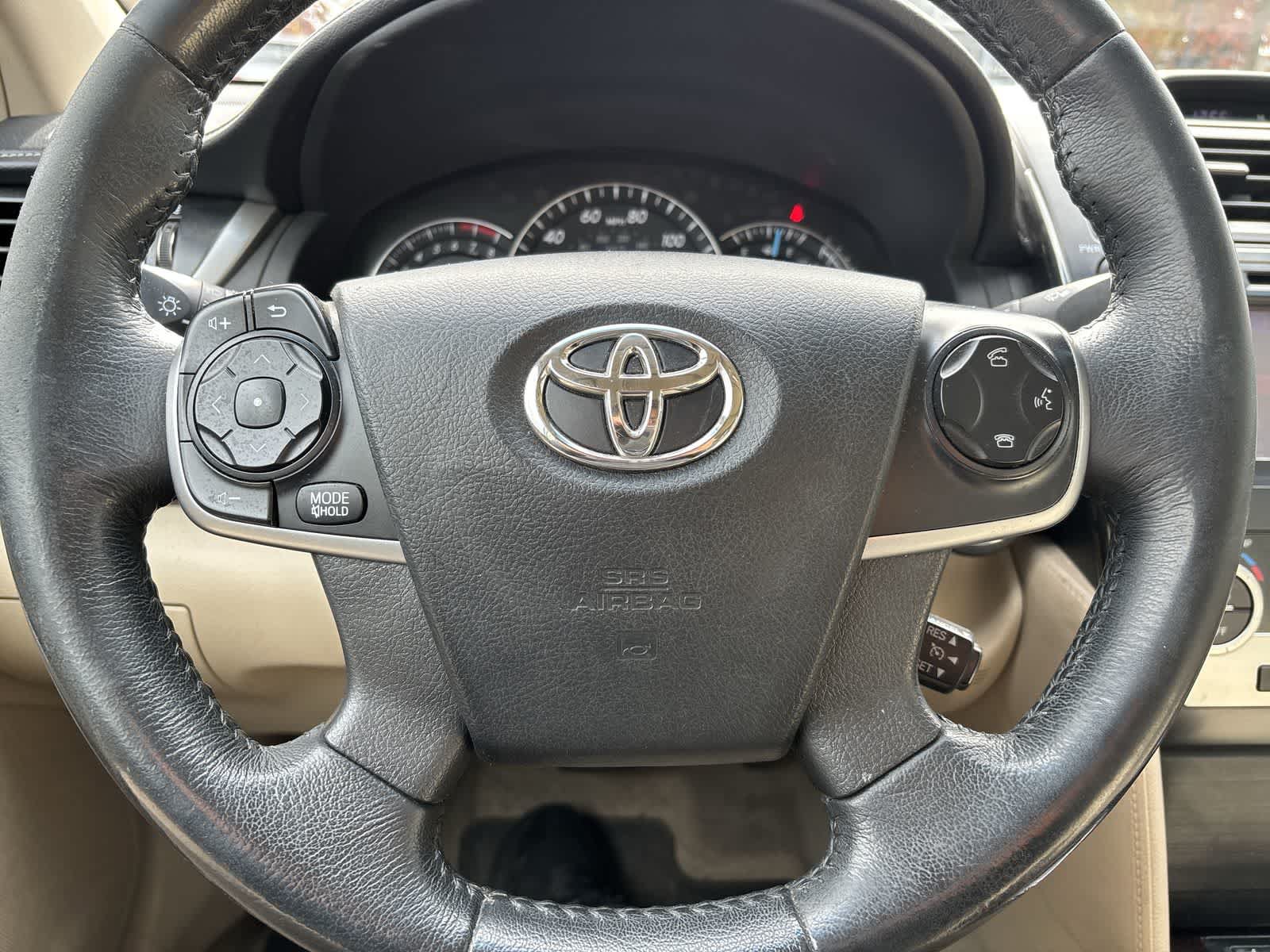 Used 2012 Toyota Camry XLE w/ Leather Pkg FWD image 9