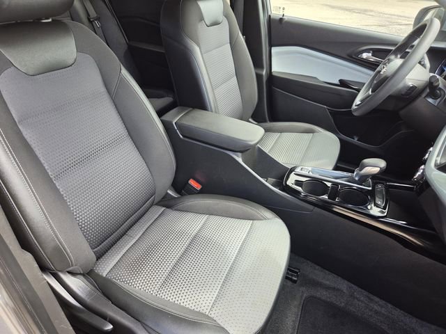 Used 2025 Chevrolet Trax LT FWD image 22