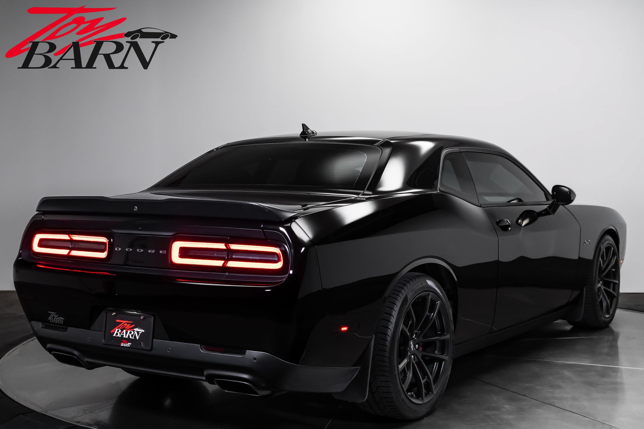 Used 2023 Dodge Challenger R/T w/ Plus Package RWD image 5