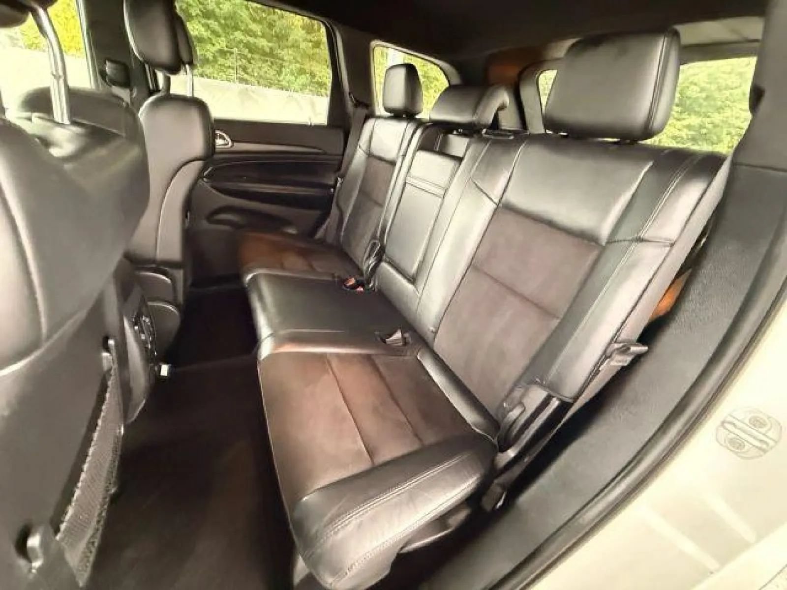 Used 2020 Jeep Grand Cherokee Altitude AWD/4WD image 17
