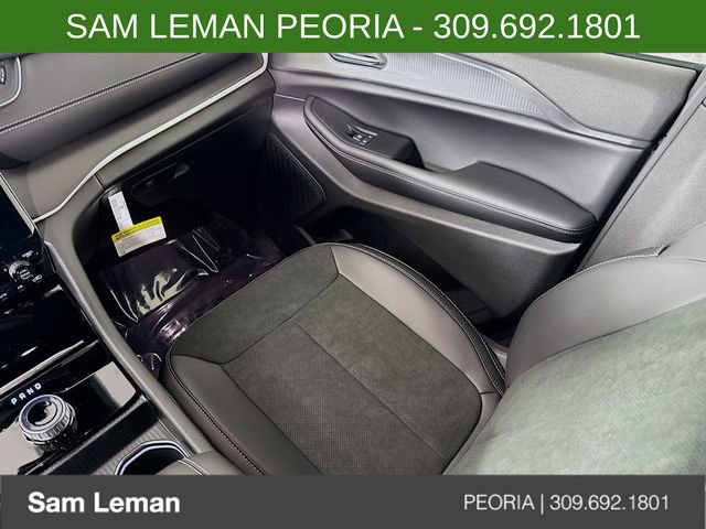 New 2025 Jeep Grand Cherokee Altitude image 23